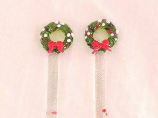 2 GLASS Cocktail SWIZZLE Stick Drink Stirrer Set Christmas Green Wreath Holiday 2