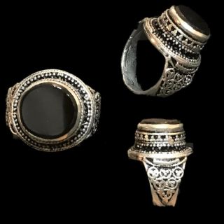 Stunning Top Quality Post Medieval Silver Ring With A Black Stone (4)