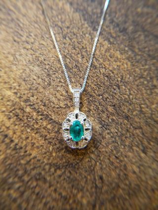 Ladies Vintage 14k White Gold Emerald And Diamond Necklace/pendant