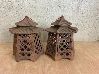 Vintage Cast Iron Japanese Garden Lamp Rusty Patina Lantern Pagoda Doirs