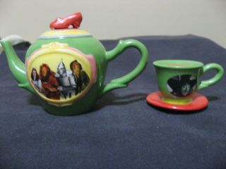 Vandor Wizard Of Oz Teapot And Teacup Salt And Pepper Shakers