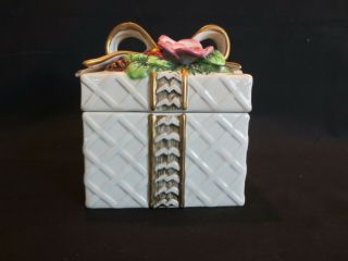 Fitz And Floyd Christmas Wreath Lattice Gold Holiday Lidded Trinket Box Dish Euc