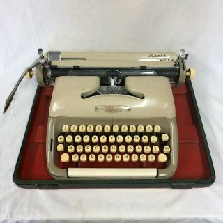1962 Voss Karin Typewriter Vintage Portable Wuppertal West Germany L.  Carriage