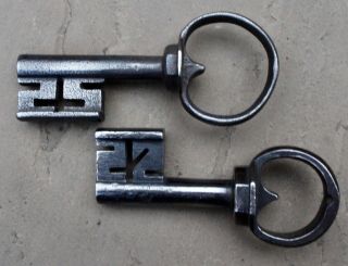 Two wrought and braised iron 17/18th century chest lock keys 2
