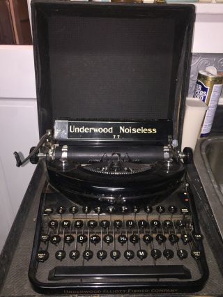 Vintage 1930s Underwood Elliot Fisher Noiseless 77 Typewriter Black