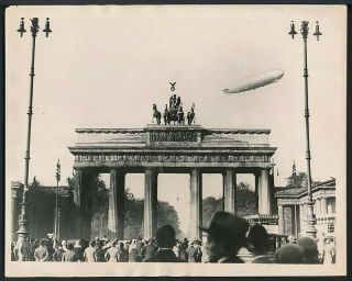 1928 Photo Count Graf Zeppelin Lz 127 Dirigible Airship Over Berlin