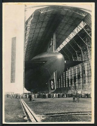 1929 Photo Graf Zeppelin Lz 127 Airship Dirigible In Hanger
