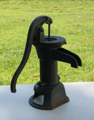 Antique Vintage Water Pump Cast Iron Hand Water Well Pump