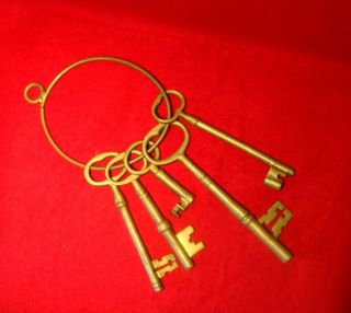 Vintage Brass Set Of 5 Brass Skeleton Jail Keys On Ring