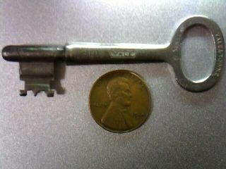 Antique Vintage Skeleton Key Yale And Towne Solid Steel 2.  5 "