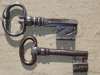 Two 17th/18th century French wrought iron keys 2