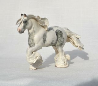 Gorgeous Gray Roan Pinto Pied Gypsy Vanner Cob Tinker Horse Ceramic Figurine