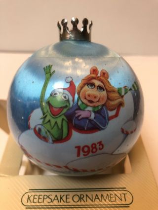 Hallmark Satin Ball Ornament 1983 Muppets - Kermit And Miss Piggy - Qx2147 - Db