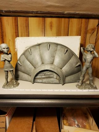 Alien Display Resin Ufo Large Flying Saucer Roswell Statue Area 51 53 X - Files