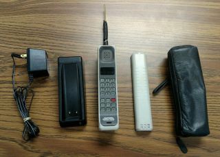 Vintage Brick Cell Phone Motorola California White With Case And Charger