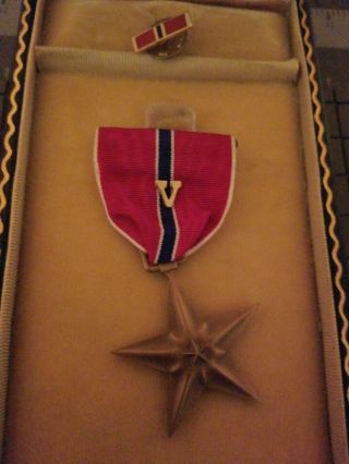 Ww2 - Bronze Star Medal,  Lapel Pin In Case With Combat " V " - - See Store - -