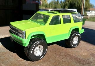 Chevrolet Tahoe Chevy Suburban Toy Truck Nylint Vintage Pressed Metal 1/16 Scale