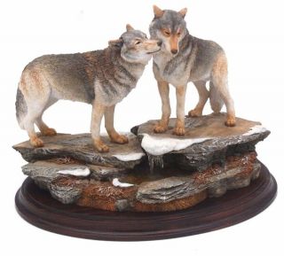 " Wolf Kiss " Country Artist Made In England Figurine