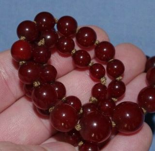 Fine Old Vintage Faturan Cherry Amber Bakelite Bead Necklace - 15.  1 Grammes