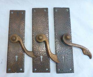 Antique Art Nouveau Arts & Crafts Hammered Copper Door Handles Knobs Plates X 3