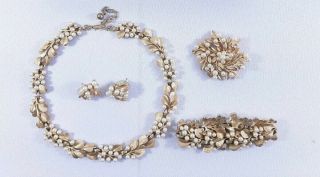 Vintage Crown Trifari Flower&leaf Necklace,  Bracelet,  Earring,  Brooch - Complete Set