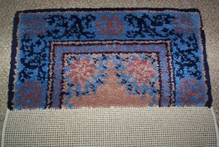 VINTAGE SHILLCRAFT LATCH HOOK RUG KIT PARTIALLY COMPLETED WOOL 372 CATHAY 30X52 3