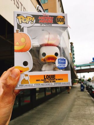 Pop Disney: Louie Mickey Mouse And Friends Funko Shop Exclusive In Hand