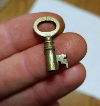 Small Little Tiny Brass Old Antique Vintage Keys Lock Box Door Key Charm Pendant 2