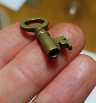 Small Little Tiny Brass Old Antique Vintage Keys Lock Box Door Key Charm Pendant 3
