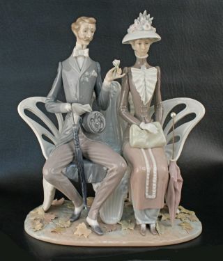 Large Lladro 1274 - Lovers In The Park - Victorian Couple On Bench