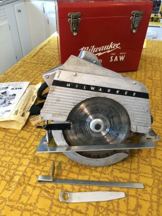 Vintage Milwaukee 6400 8 1/4” Heavy Duty Professional Circular Saw With Case