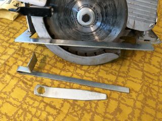 Vintage Milwaukee 6400 8 1/4” Heavy Duty Professional Circular Saw With Case 3