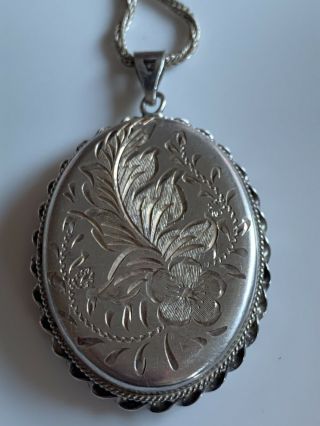 Large Vintage Solid Sterling Silver Locket With Scallop Edging,  Birmingham 17.  9g