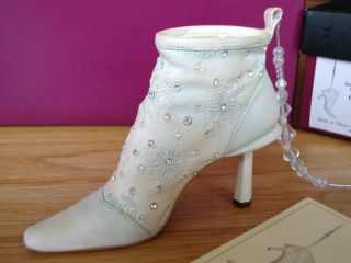 Just The Right Shoe - Let It Snow,  2001 Christmas shoe,  Club Membership Exclusive 2
