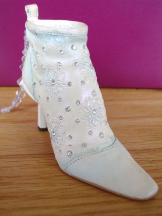 Just The Right Shoe - Let It Snow,  2001 Christmas shoe,  Club Membership Exclusive 3