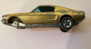 Hot Wheels redline 1967 custom mustang gold 1:64 diecast missing front wheels 2