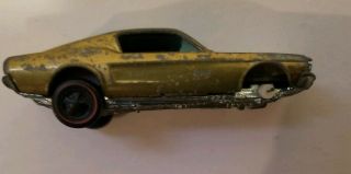 Hot Wheels redline 1967 custom mustang gold 1:64 diecast missing front wheels 3