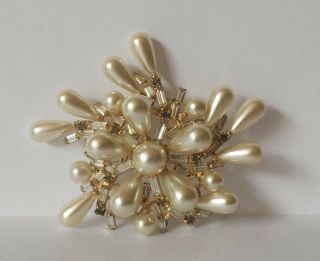 Vintage Hattie Carnegie Brooch Pin Rhinestones Faux Pearls 3.  25 "