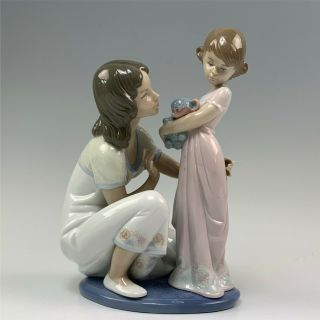Lladro Figurine " A Mother 
