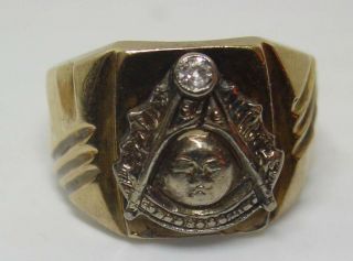 Vintage 8 Grams 14 Kt Gold Masonic Ring With Diamond Size 7.  5