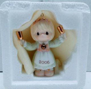 Enesco Precious Moments 610002 " Ringing In The Season " 2006 Porcelain Ornament