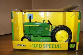 John Deere Ertl 1/16 Tractor 1962 1010 Special Nib