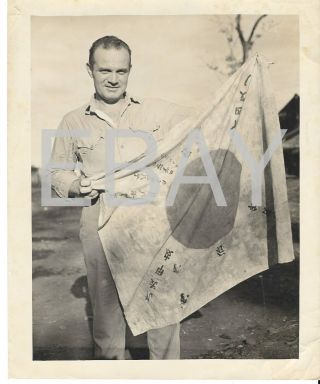 4 Named Photos Ww2 Us 1st Division Marine W / Captured Japanese Flag