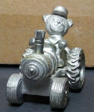 Spoontiques Pewter Miniature Teddy Bear On A Tractor S - 685 1986 1 1/2 " W Vintage