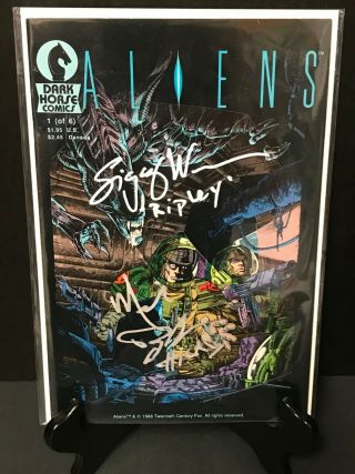 Aliens Comic Book Signed By Sigourney Weaver & Michael Biehn - 1 - 1st Printing