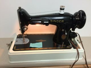 Vintage Singer Sewing Machine Model 201 With Case
