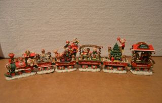 Danbury Beagle Dog Christmas Express Train In Styrofoam Box