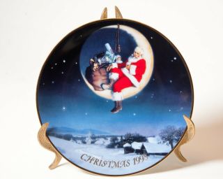 Avon - Greetings From Santa Collectible Plate - 1998