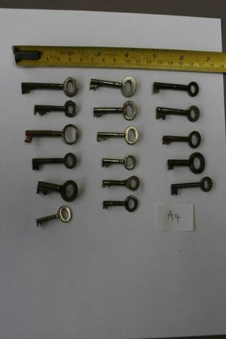 Bunch Joblot Of Old Antique & Vintage Cabinet Caddy Chest Keys (a4)
