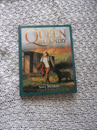 Queen Elizabeth Ii " Queen & Country " By Suzy Menkes Hardback Book